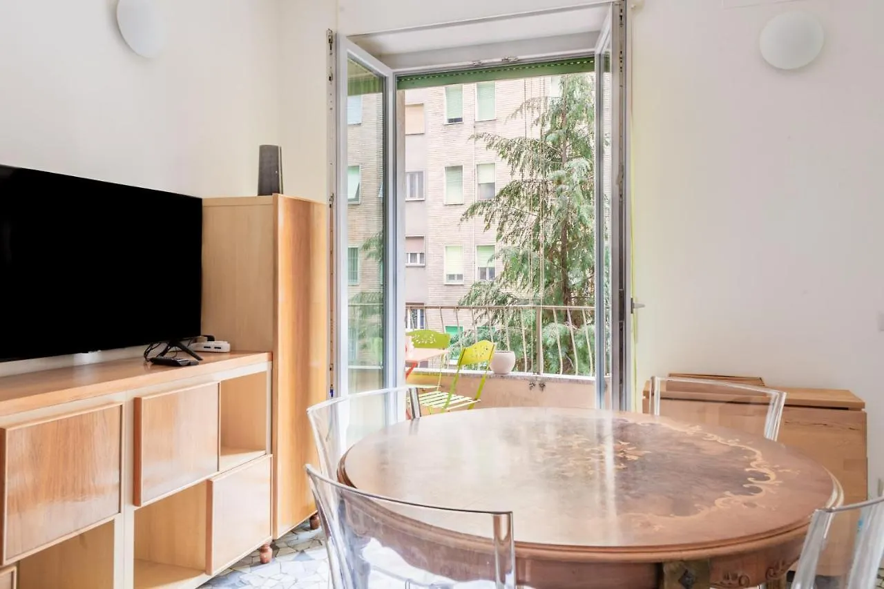 Bnbutler - Casa Lario - Isola District Milan 0*,  Italy