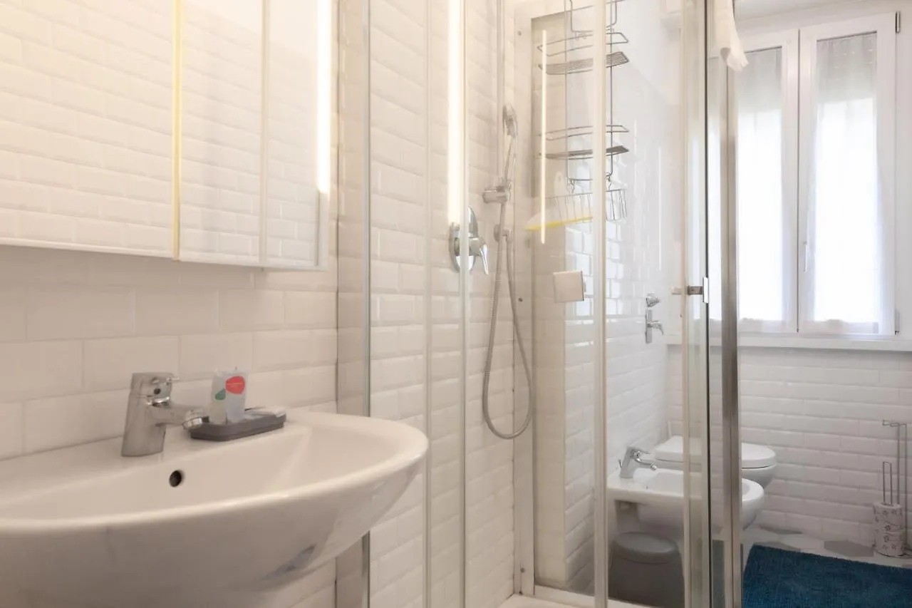 Apartment Bnbutler - Casa Lario - Isola District Milan Italy